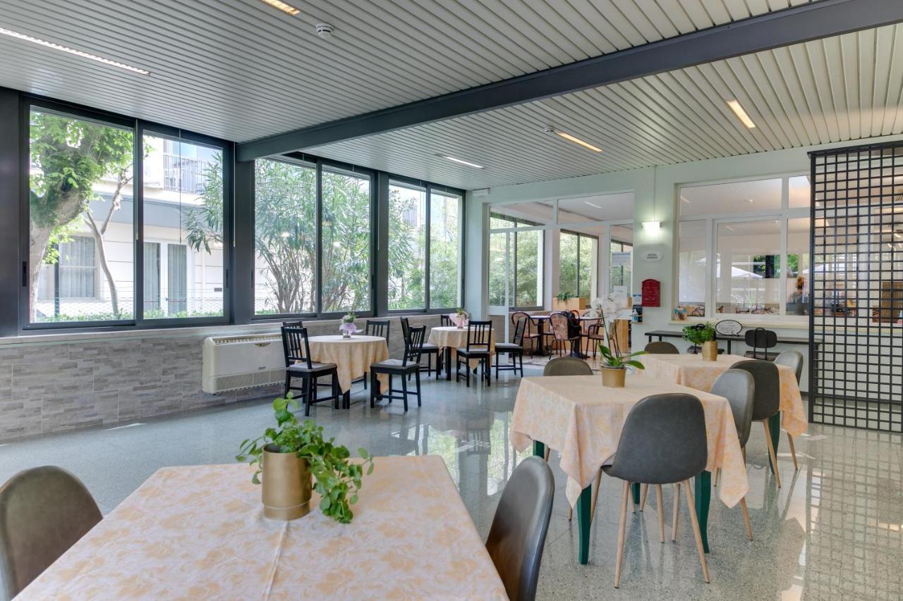 Hotel Villa Merope Rimini Zewnętrze zdjęcie